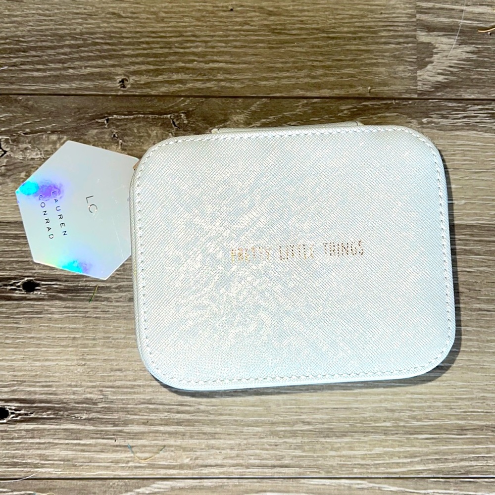 NWT Lauren Conrad cream small travel jewelry case